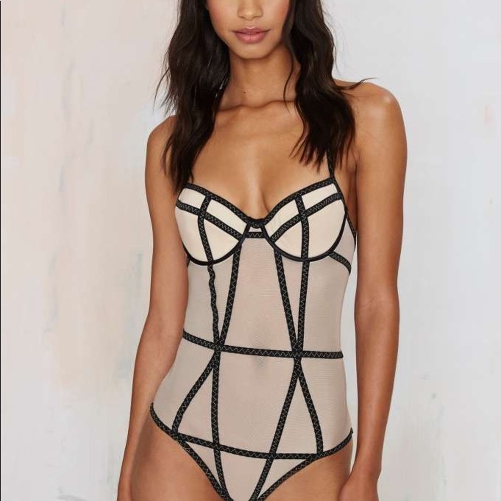 💕😍NASTY GAL BOND GIRL BODYSUIT😍💕 - Picture 5 of 5